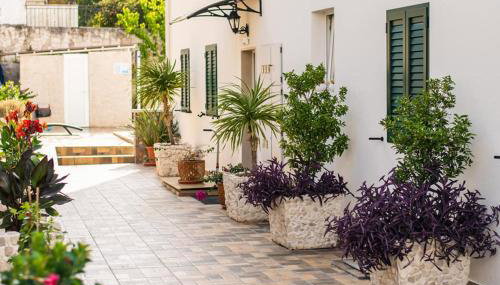 La Perla Apartments 2 - Photo 3