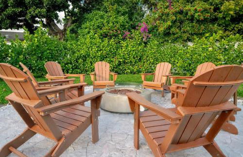 Palms Oasis with Salt Pool Movies Firepit Golf - Photo 42