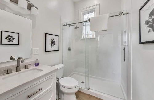 West Oakland Charm 5br4ba AC WD - Photo 16