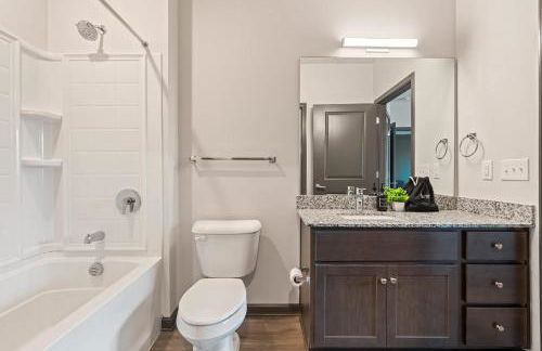 3BR King Bed Balcony North Raleigh - Foto 27