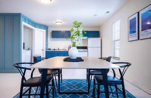 [L] House of Blues minutes KU/Mass & Shopping - Photo 12