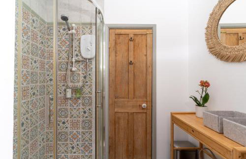 Naut Retreat - Idyllic hideaway with hot tub, gym & gamesroom ideally located in Zennor near St Ives - Photo 46