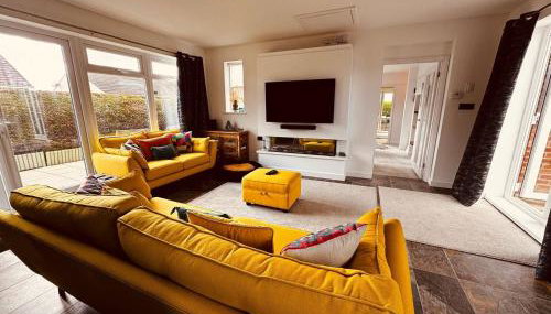 Luxury Adult-only 2-bedroom Bungalow With Hot Tub - Foto 5