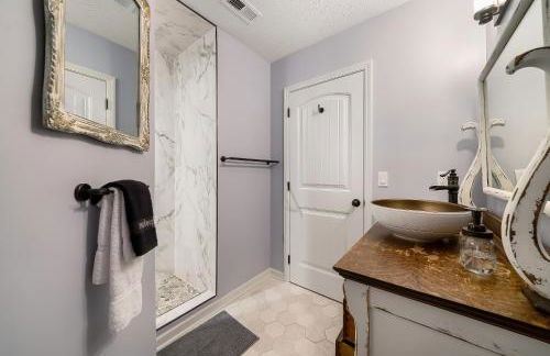 Spacious Country Farmhouse Retreat, Sleeps 16, Pool, Movie Room - Foto 68