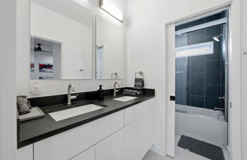 4BR Urban Oasis with Rooftop and Jacuzzi - Foto 28