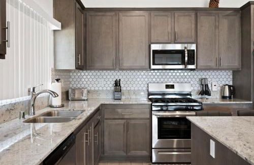 Views, Gameroom, Saltwater Pool & Hot tub, Firepit by MariamsBnb - Foto 41