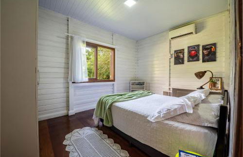 Casa Rústica com Piscina Privativa, Banheira de Hidromassagem, Ar-Condicionado, Pet friendly - Refúgio na Natureza a 5 Minutos do Centro de Imbituba, Perfeita para Famílias e Grupos - Photo 15