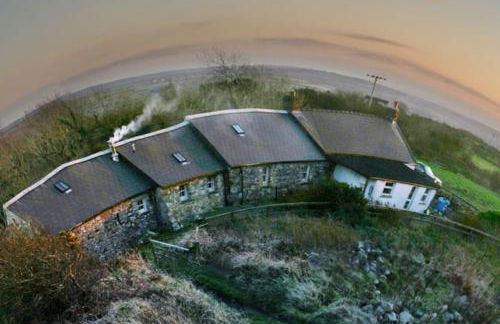 The Cwtsh at Ffynnon Clun: unique. - Photo 26