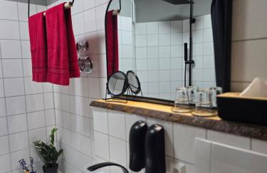 Schwarzwaldmarie in Titisee mit Badewanne Sonnenbalkon TG-Stellplatz Küche - Foto 9