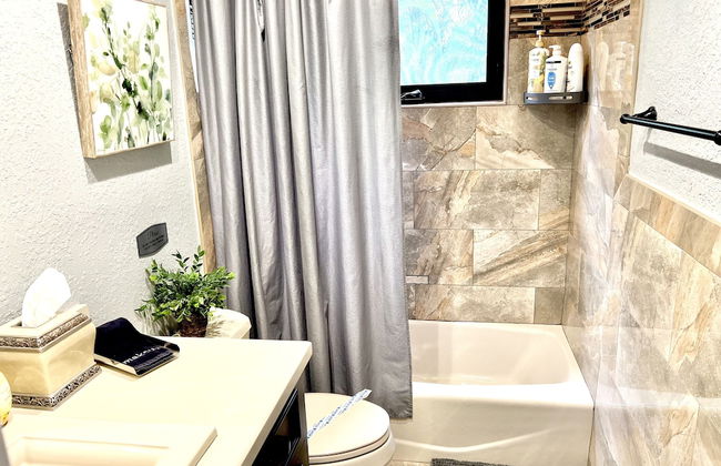 Stunning 3-bed House in Hollywood With hot tub - Photo 16