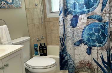 Bellwood 2 bed family house w 2 living areas Superhost - Photo 18