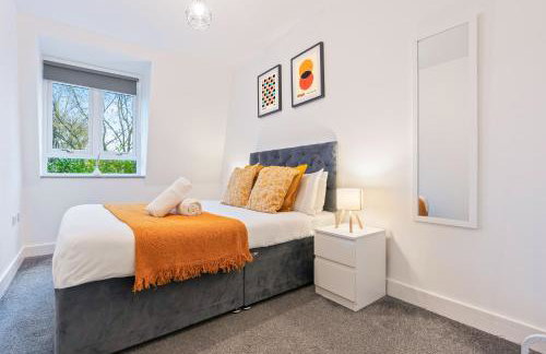 Stylish Two Bedroom Apartment - Secure Parking & Balcony 9MC - Photo 1