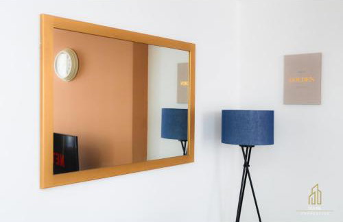 Modern 2BR Apartment - Prime Location Near Beach & Town - Sleeps 5 - Foto 18