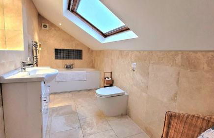 East Wing Cottage - Peaceful Village Retreat with Tennis Court Access - Foto 8