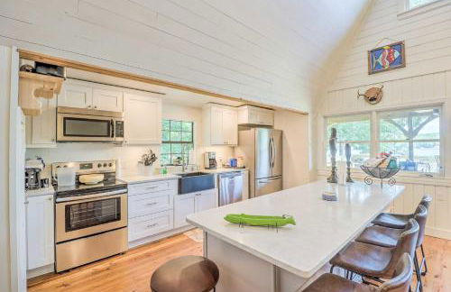 Lake Martin Cabin with Luxury Dock and Kayaks! - Foto 8