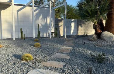 Aerhaus - Mid-Century Oasis - Foto 23