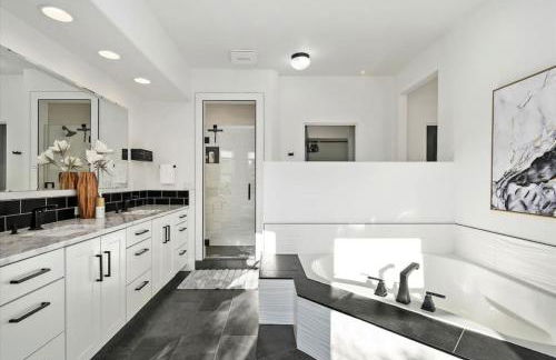 Private Oasis On 2 Acres with Indoor Pool and Theater - Foto 22