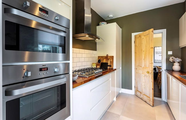 Tooting's Charming Victorian Garden Hideaway - Photo 8