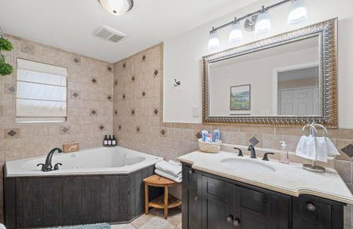 Pocono Lake Escape, includes Golf Cart, Firepit - Foto 22