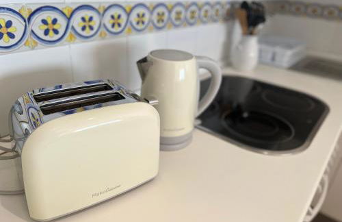 Luxury Beachfront Apartment with Pool in Costalita - Photo 11