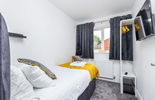 Greenwood by Alt-Stay - 4 Bed 2 Bath Home - Parking, WiFi & Smart TV In All Bedrooms - Contractors & Relocations - Weekly & Monthly Rates - Foto 9