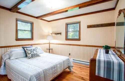 Mountain cabin w hot tub & deck views - Photo 8