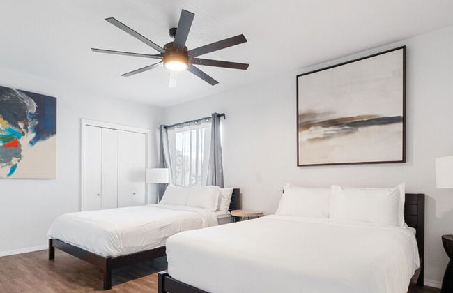 Spacious Family Home w Pool Hot Tub Large Yard - Photo 22