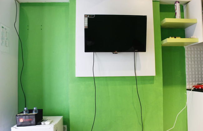 Compact Studio Room The Jarrdin Cihampelas Apartment - Photo 16