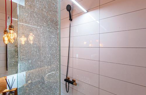 Jacuzzi - Love - BDSM - Extra Luxury - EV chargger - Valentine's Day - Red Room - Flexible SelfCheckIns 28 - Foto 44