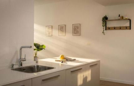 NEW! Luxury 3BR apartment with POOL & FREE parking - Foto 2