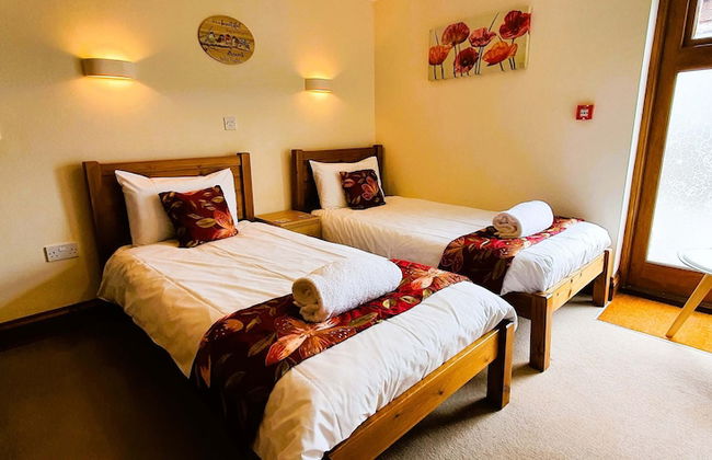 The Victorian Barn self catering holidays with pool & hot tubs - Photo 56