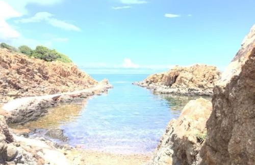 Magique Creek, piscine naturelle dans les rochers - Foto 1