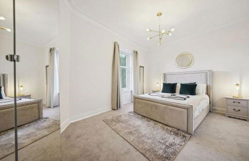 Large Terraced Home with Parking - Foto 22