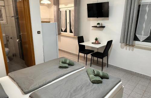 Studio Apartment near Beach Petrčane - Quiet & Central - Unit 3 - Foto 11