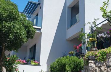 Apartment Mirella 1 "Your sunny sea-view escape with two terraces in the heart of Rabac" - Foto 1