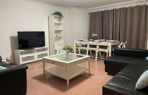 Piso Grande Amplio para grandes grupos 4 Dormitorios 2 baños,Asc 4AC y WIFI - Photo 1