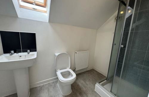 Bolehyde House, Sleeps 6, 3 Bedrooms, North Swindon location, Parking - Foto 17