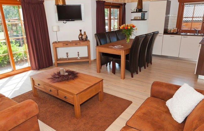 Wooden Chalet With Terrace and Microwave - Photo 7