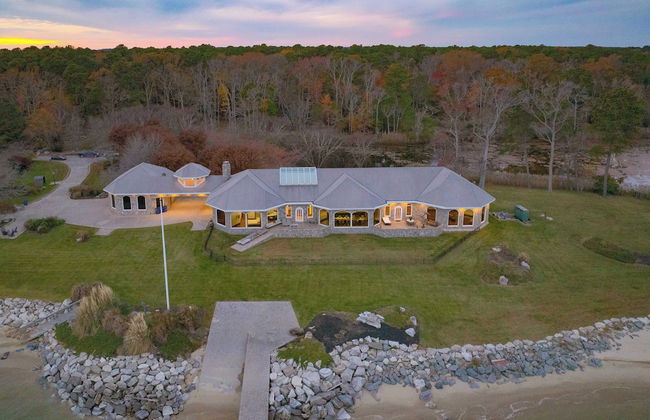 Bay House by Avantstay Waterfront, Pier, Pond - Foto 1