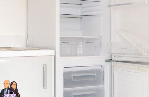 Elizabeth by Alt-Stay - 2 Bed En-Suite House - Parking, WiFi & King Bed - Contractors & Relocations - Weekly & Monthly Rates - Foto 3