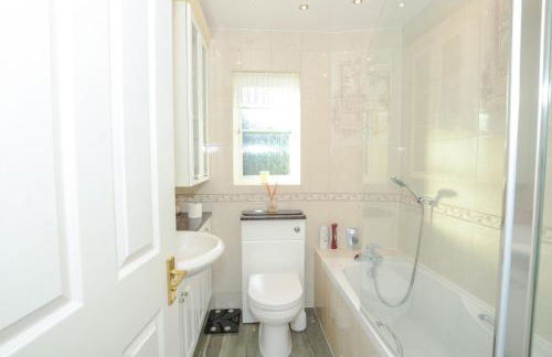 A Riverside Paradise in The City w Garden and Free Parking - A 2 Bed Home in London Sleeps 4! - Foto 33