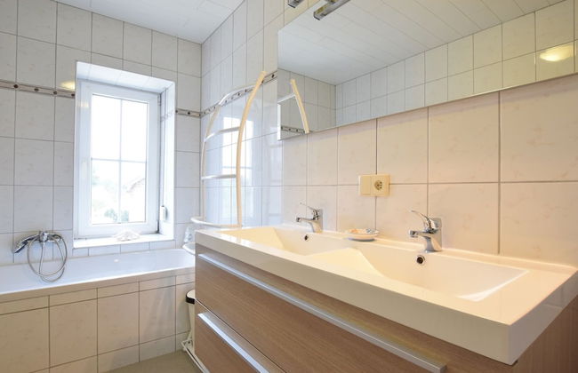 Family Home in Sainte ode - Photo 19