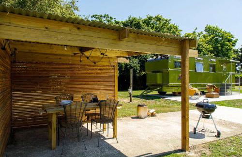 The Showman's Carriage w King Bed close to beach - Foto 12