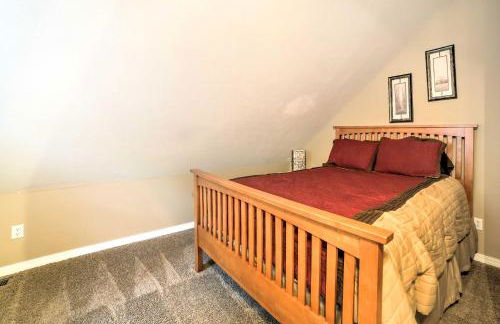 Hot Tub and Wooded Views Lakefront Blue Eye Cottage - Foto 19