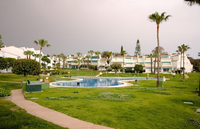 Suitur beachfront duplex with pool and sea views - Photo 44