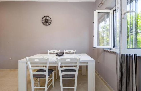 2 Bedroom Nice Apartment In Viskovo - Foto 11