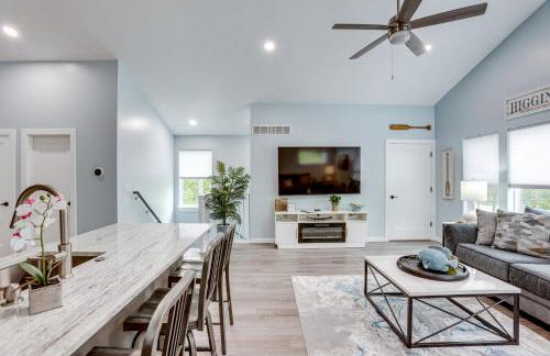 Pet Friendly Higgins Lake Home Firepit and Yard - Foto 7