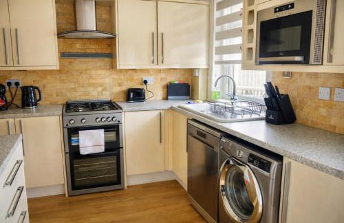 Register House Family or Contractor 4bed with Garden Driveway - Foto 5