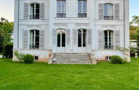 Signature topfloor flat in a shared XIX century Mansion in Western Paris - Foto 31