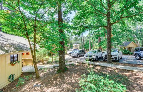 Private Balcony Lake Keowee Home with Pool Access - Foto 27